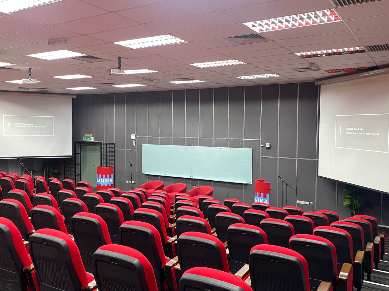 Auditorium Siswa ( 200 kapasiti )