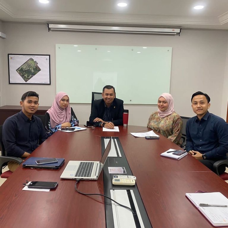 Perbincangan Telah Diadakan oleh Unit Ruang JANA@UKM bersama Exco KMUKM​
