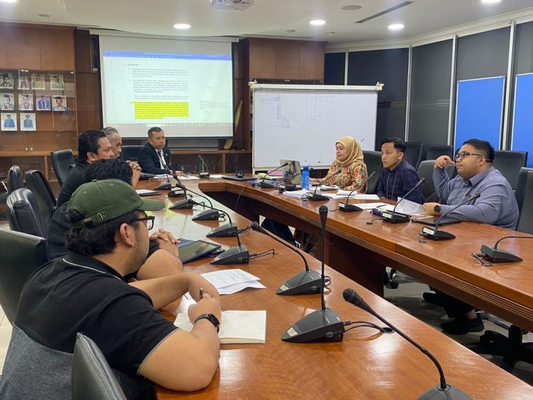 Mesyuarat Bagi Membincangkan Berkenaan Kontrak Perjanjian dan Kiosk Beroda Telah Diadakan oleh Unit Ruang JANA@UKM Bersama Wakil Syarikat He & She Coffee Sdn. Bhd dan Wakil Daripada Pejabat Penasihat Undang-Undang (PPUU) UKM