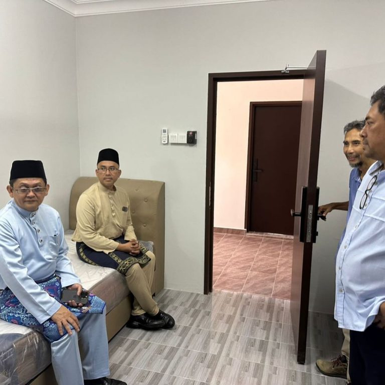 Sesi Lawat Periksa dan Pemeriksaan ke atas Bangunan Blok 2 Kolej Keris Mas oleh pihak Pengurusan Penjanaan UKM (JANA@UKM)​