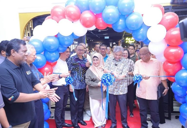 Pembukaan Kuali Cafe@UKM di Aras 3, Pusanika UKM dirasmikan oleh YAB Timbalan Perdana Menteri, Dato’ Seri Dr. Ahmad Zahid Hamidi