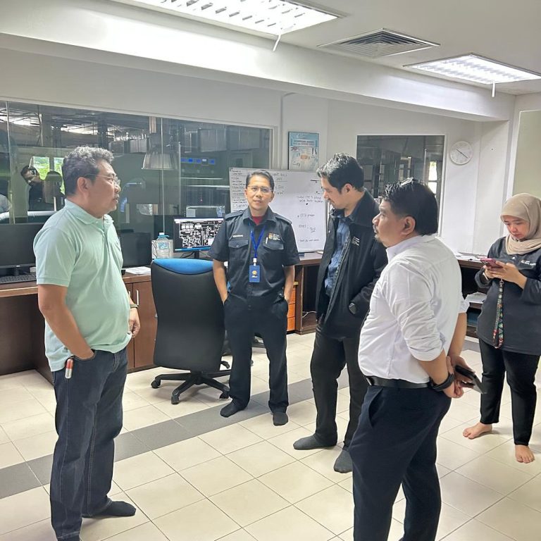 Lawatan Tapak bagi Cadangan Penjimatan Tenaga Elektrik di Sekitar District Cooling System (DCS) di UKM Kampus Bangi.
