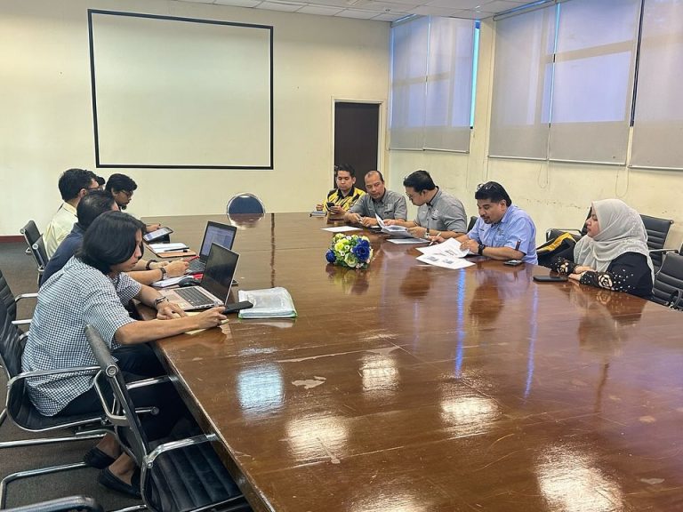 Mesyuarat dan Lawatan Tapak Projek Perkhidmatan Solar telah diadakan di Pusat Kesatria Universiti Kebangsaan Malaysia