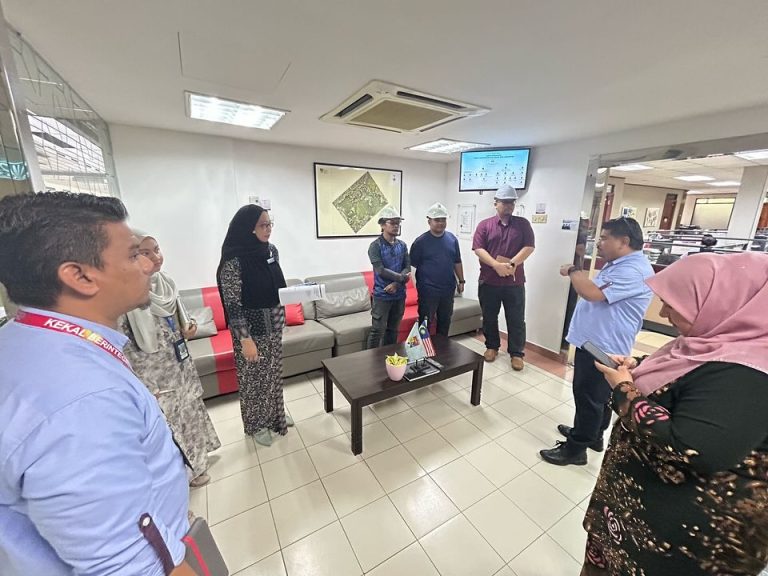 Mesyuarat dan Lawatan Tapak Projek Perkhidmatan Solar