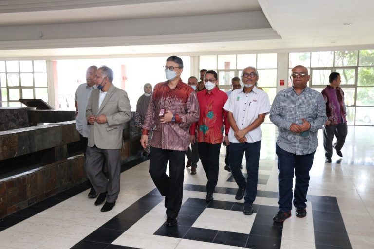 Majlis Penyerahan Pengurusan Kelab Golf Danau UKM