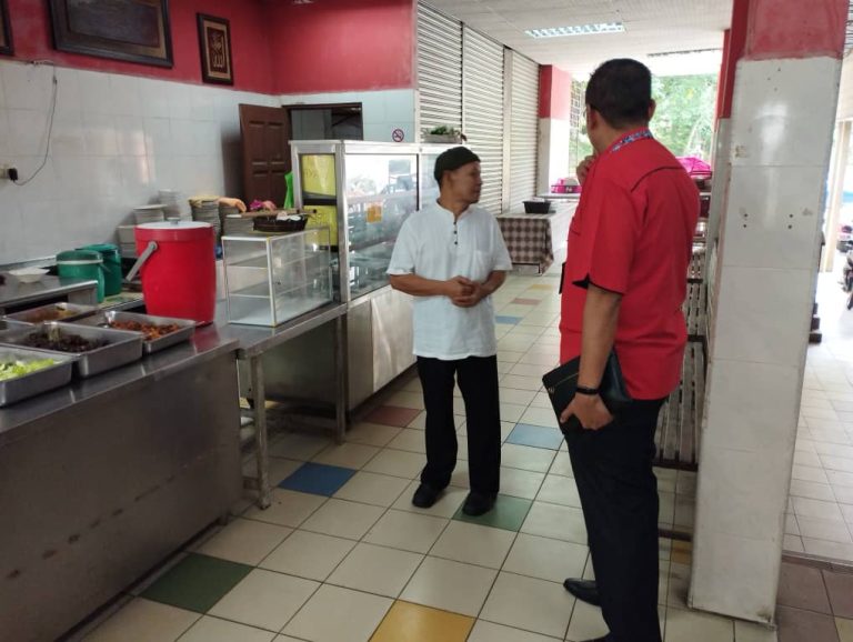 Sesi Lawat Periksa Kafeteria FST Mendengar Suara Pelajar dan Pengendali
