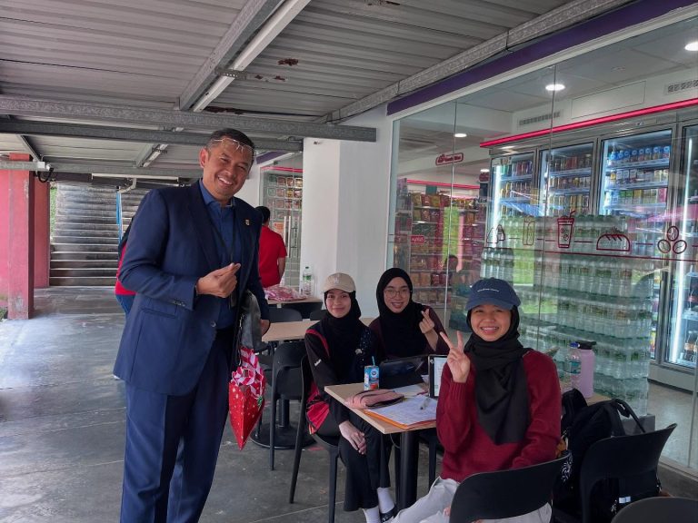 Lawatan Tapak Pembukaan Pengoperasian Kedai Serbaneka MyNews Retail di Kolej Ungku Omar