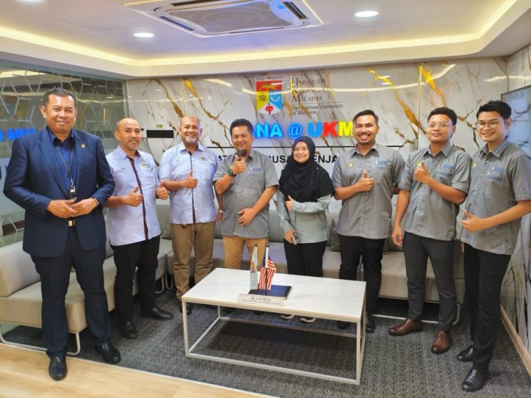 Kunjungan Hormat Dan Lawatan Penandaarasan Pusat Kelestarian Kewangan Universiti Tun Hussein Onn Malaysia (UTHM) Ke Pusat Pengurusan Penjanaan Ukm (JANA@UKM)