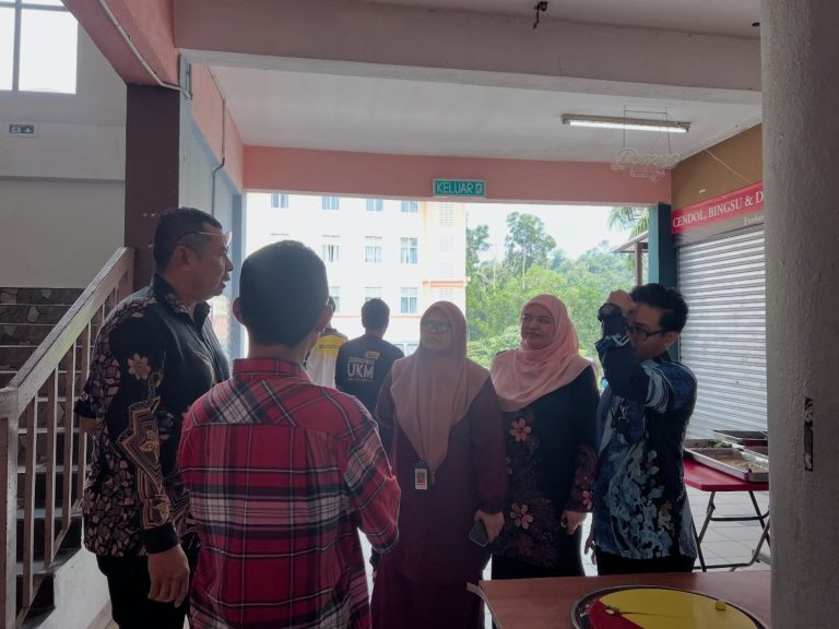 Satu sesi lawatan bersama telah dijalankan di Kafeteria Kolej Pendeta Za’ba