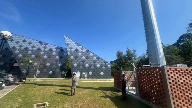 Lawatan dan Pemantaun Pencawang Telekomunikasi di Permata Pintar, Universiti Kebangsaan Malaysia