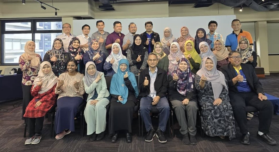  Prof. Ahmad Kamal in a meeting with the Council of Head of IPTA Teaching