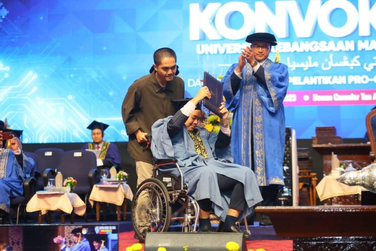 UKM Celebrates Disabled Graduates during 51st Convocation      |      SDG10