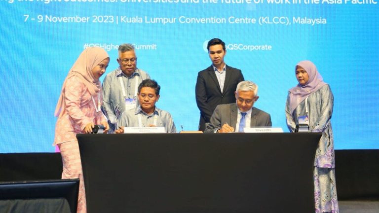 UKM signed a Memorandum of Understanding with two institutions namely INVESTKL and Supergenics Life Science Sdn Bhd at the QS APAC 2023, Kuala Lumpur Convention Center