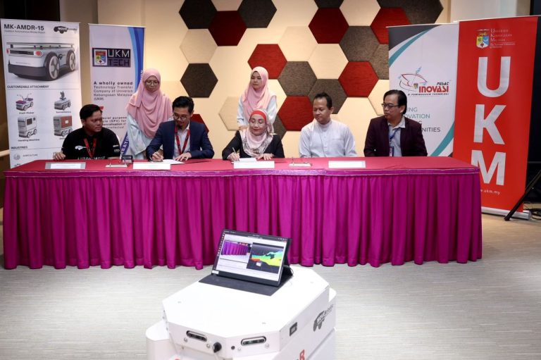 Ceremony of Signing a Product Commercialization Agreement with Move Robotic Sdn Bhd (MRSB)