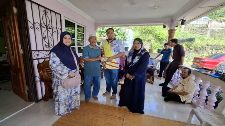 Menyantuni Keluarga Arwah Salehuddin bin Arifen