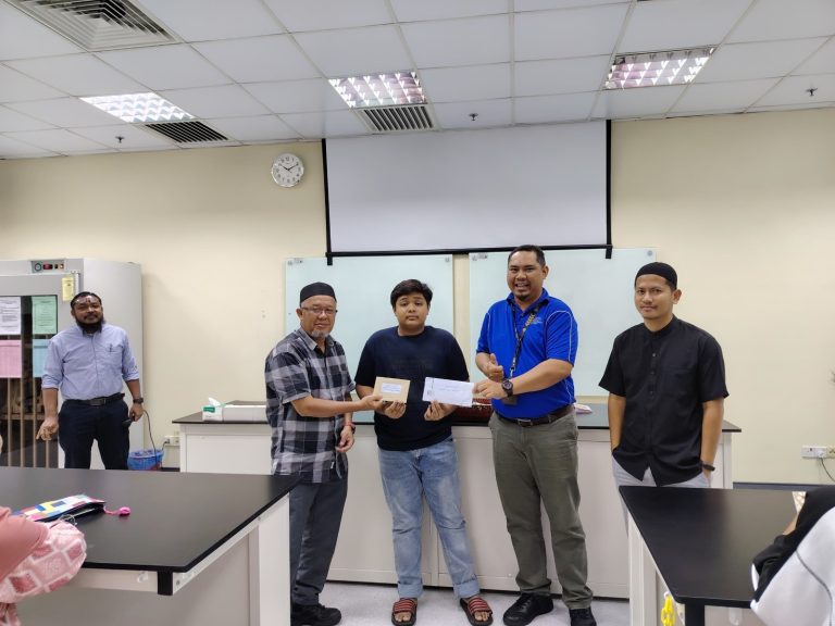 KESUKMA menyantuni Anak Arwah Encik Azmi Bin Ibrahim