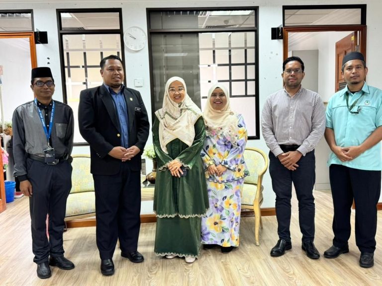 Kunjungan Hormat KESUKMA ke Pejabat Bendahari UKM