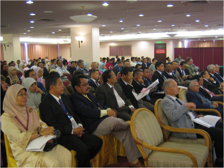 A group of people sitting in chairs
Description automatically generated with medium confidence