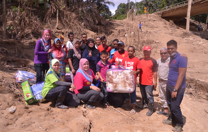 UKM Flood Volunteers Helped Evacuees From Four Villages In Gua Musang