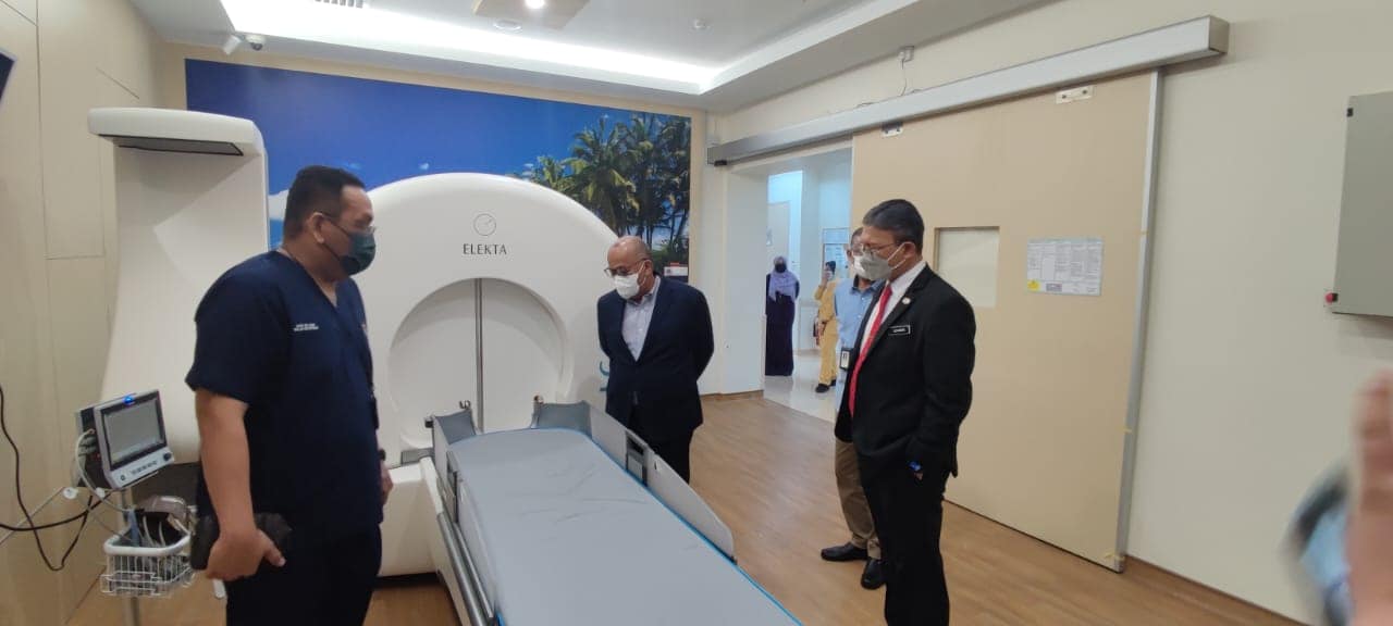 Lawatan Naib Canselor, Ahli LPU & Pendaftar ke Gamma Knife Centre, UKM