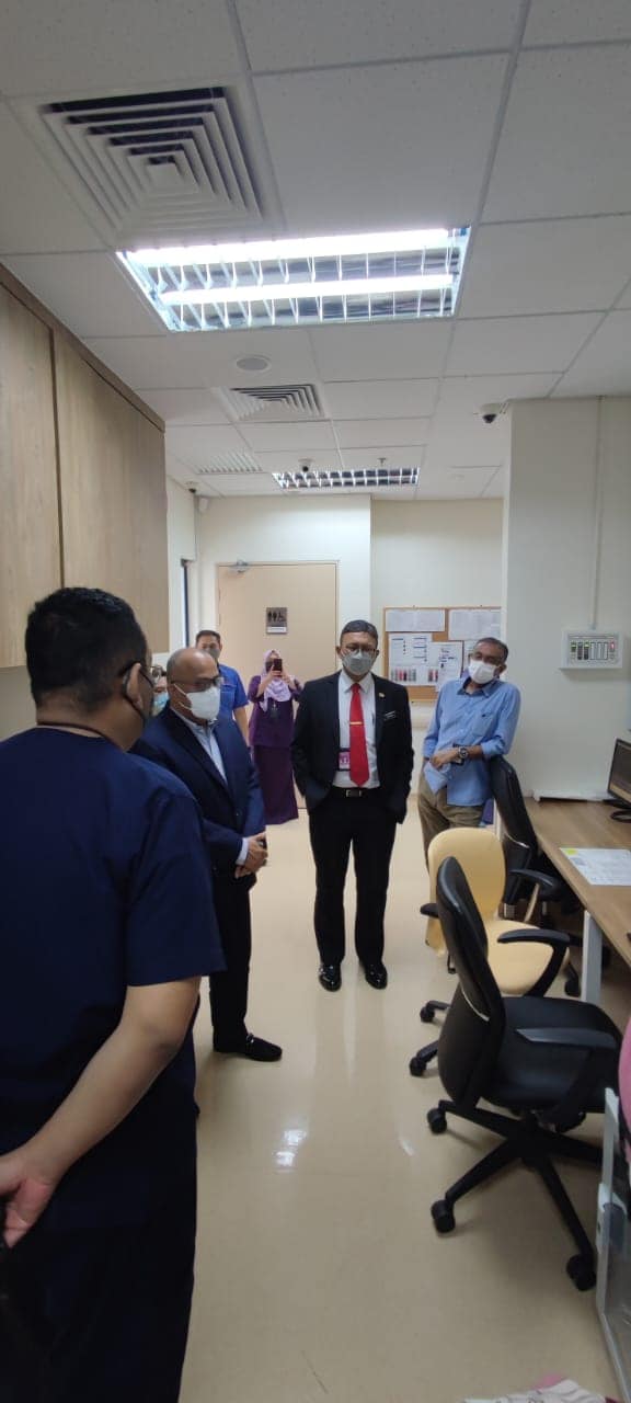 Lawatan Naib Canselor, Ahli LPU & Pendaftar ke Gamma Knife Centre, UKM