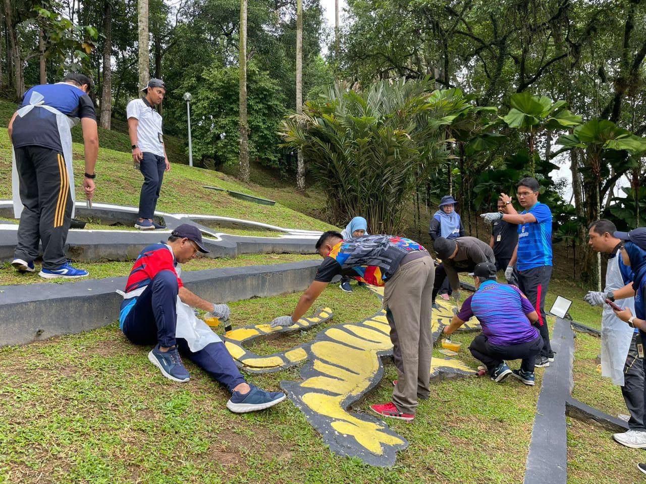 You are currently viewing Program Gotong Royong Perdana yang dianjurkan sempena Majlis Konvokesyen UKM ke-51