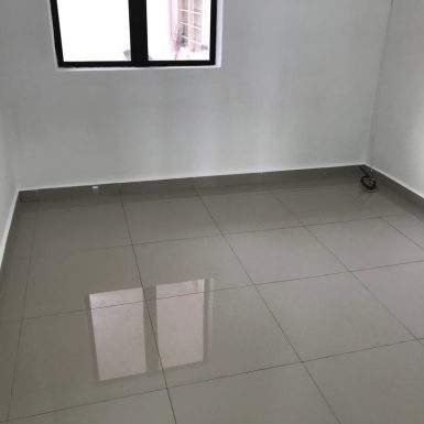 6 b) Bedroom 2 (near dry yard)