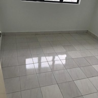 6 c) Master Bedroom (facing outside view) connect with toilet 2