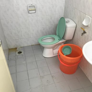 6 d) Toilet 1