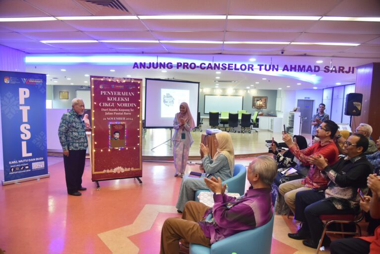 Majlis Penyerahan Koleksi Cikgu Nordin kepada Perpustakaan UKM