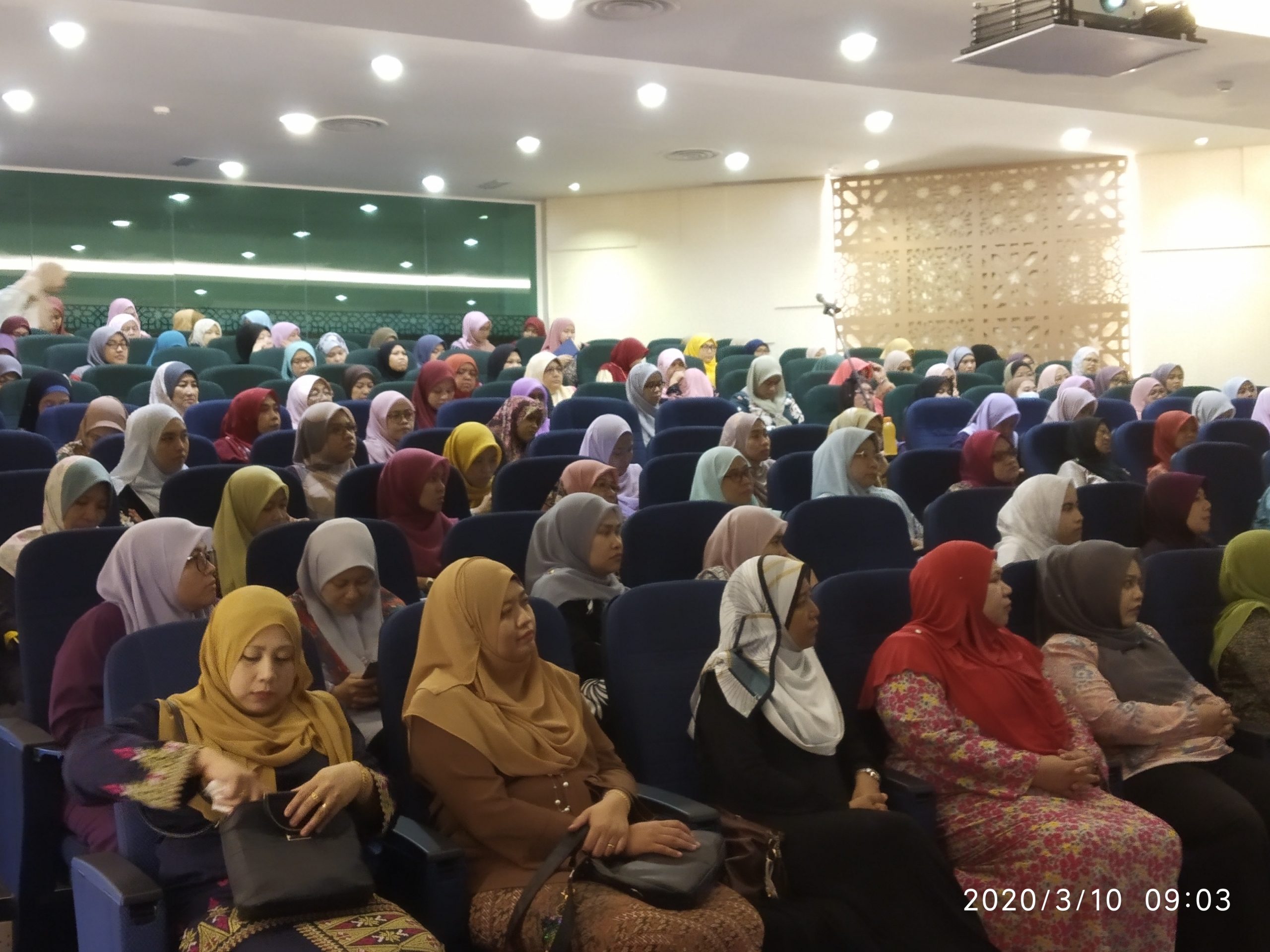 BICARA HAWA : WANITA DAN UNDANG-UNDANG - Pusat Islam