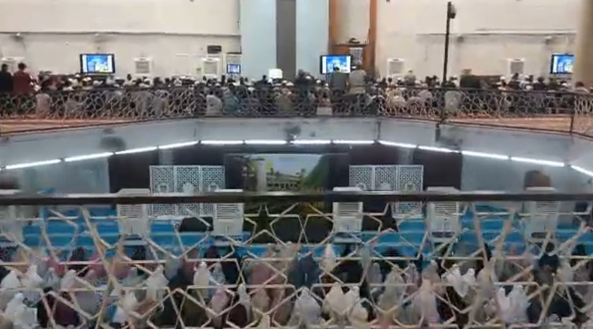 SOLAT TERAWIH MASJID UKM