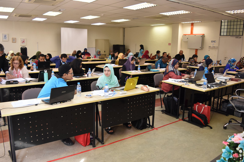 The UKM Graduate Centre Workshop Series 43/2017: Workshop on Writing a ...