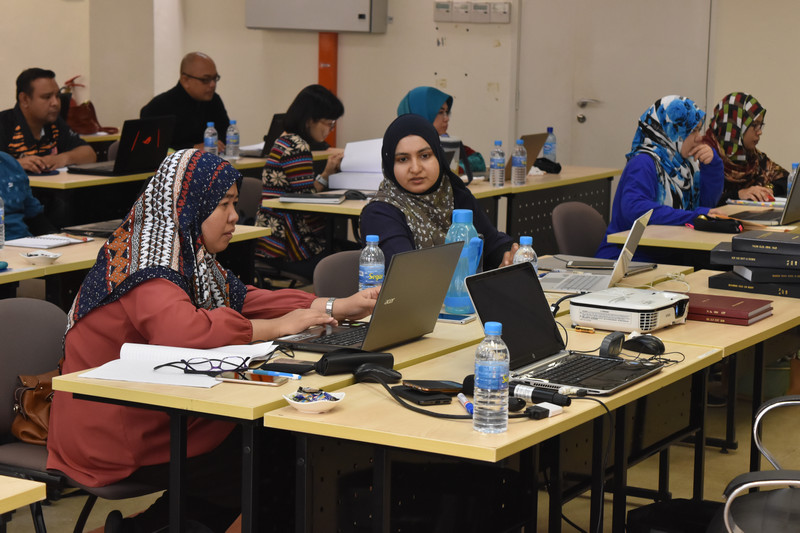 The UKM Graduate Centre Workshop Series 43/2017: Workshop on Writing a ...
