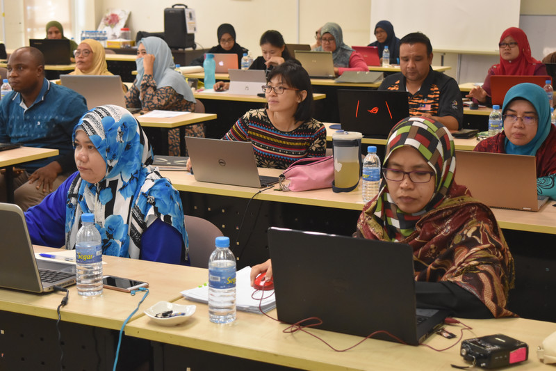 The UKM Graduate Centre Workshop Series 43/2017: Workshop on Writing a ...