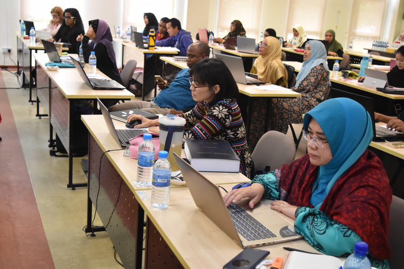 The UKM Graduate Centre Workshop Series 43/2017: Workshop on Writing a ...