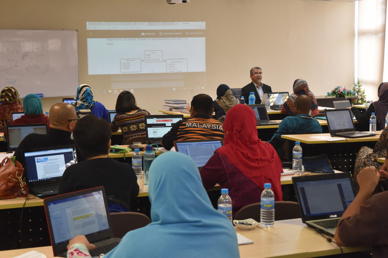 The UKM Graduate Centre Workshop Series 43/2017: Workshop on Writing a ...