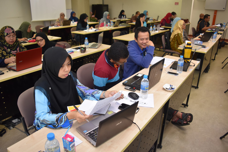 The UKM Graduate Centre Workshop Series 43/2017: Workshop on Writing a ...