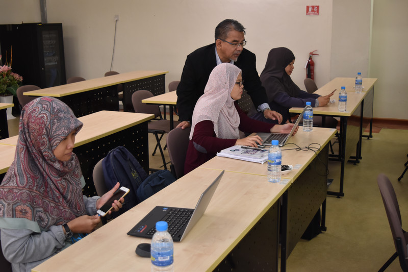 The UKM Graduate Centre Workshop Series 43/2017: Workshop on Writing a ...