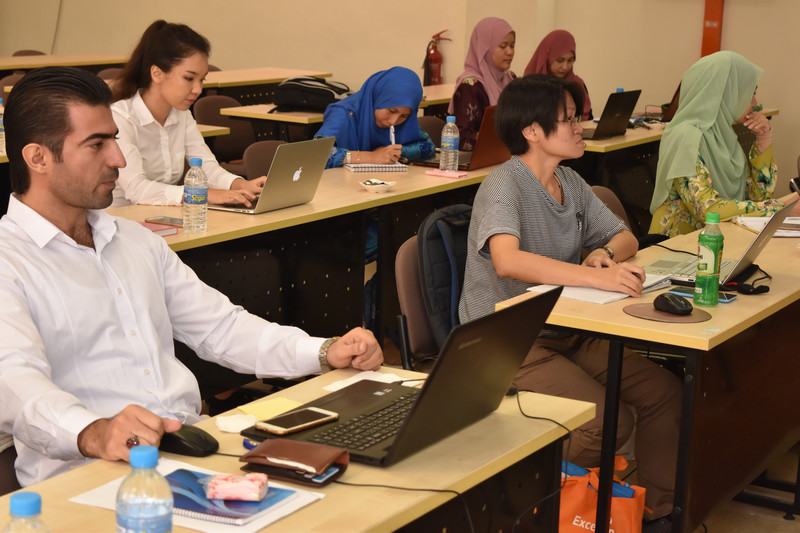 The UKM Graduate Centre Workshop Series 41/2017: Writing for ...