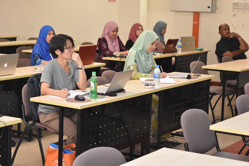 The UKM Graduate Centre Workshop Series 41/2017: Writing for ...