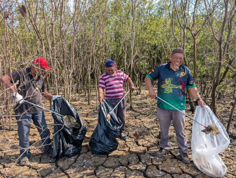 Program Pembersihan Pesisiran Pantai Kuala Sala