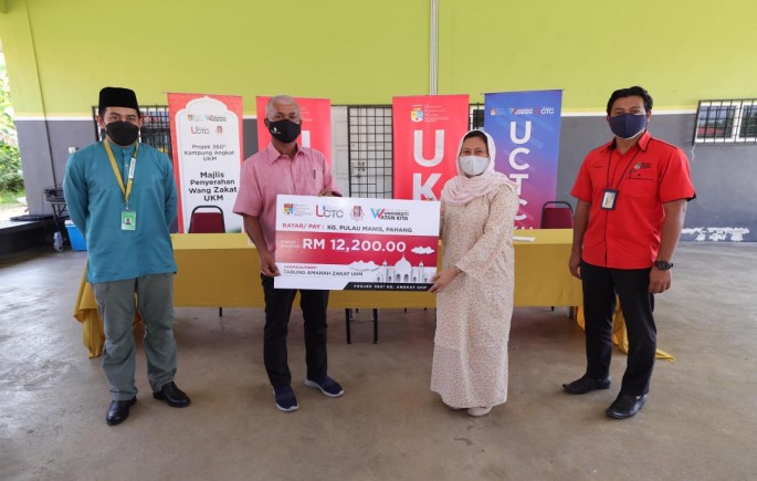 ukm-serah-wang-zakat-kepada-kampung-angkat